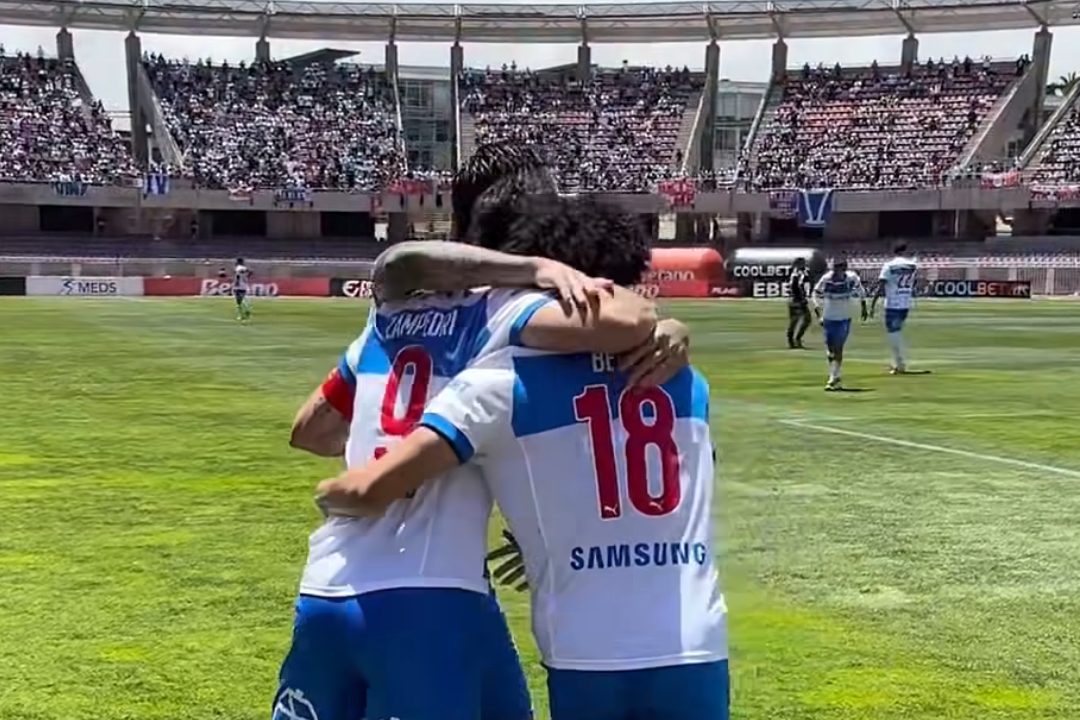 Fernando Zampedri celebra el gol con el que Universidad Católica venció a La Serena a domicilio