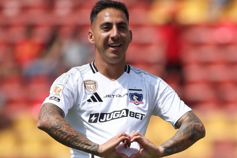 Javier Correa celebra el primer gol de Colo-Colo que salió victorioso ante Unión Española