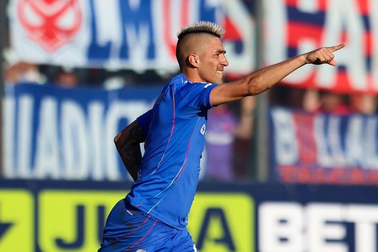 Leandro Fernandez celebró uno de los tantos con los que la U derrotó a Limache en guerra de goles