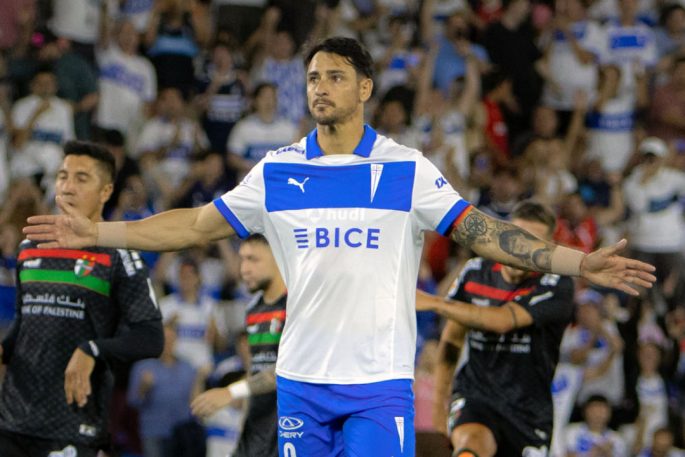 Fernando Zampedri celebra su gol con el que Católica volvió a los triunfos como local
