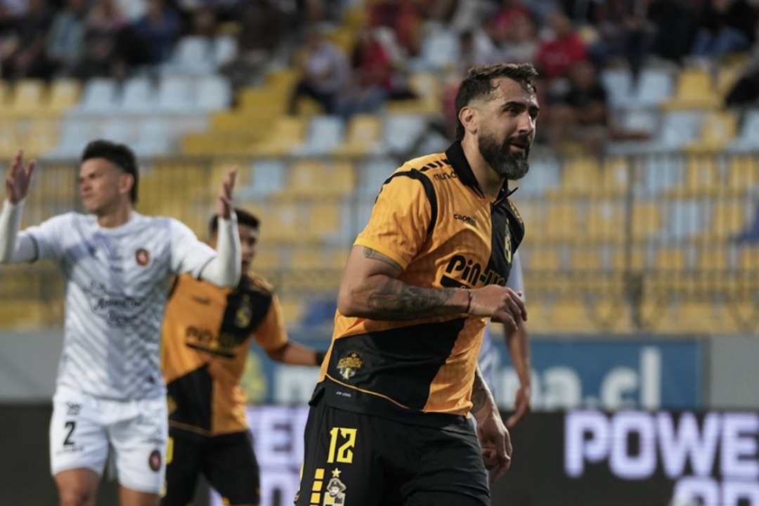 Lucas Pratto anotó el 3-2 con el que Coquimbo Unido pasó a la final de la Supercopa, derrotando a Deportes Limache