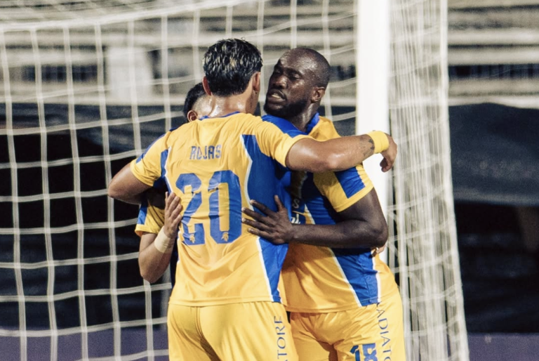 Cecilio Waterman celebró su gol con el que la Universidad de Concepción superó a Montevideo Wanderers