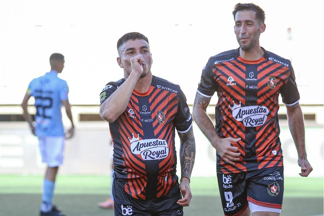 Daniel Castró celebró su gol con el que Limache derrotó a O'Higgins y es líder de Primera