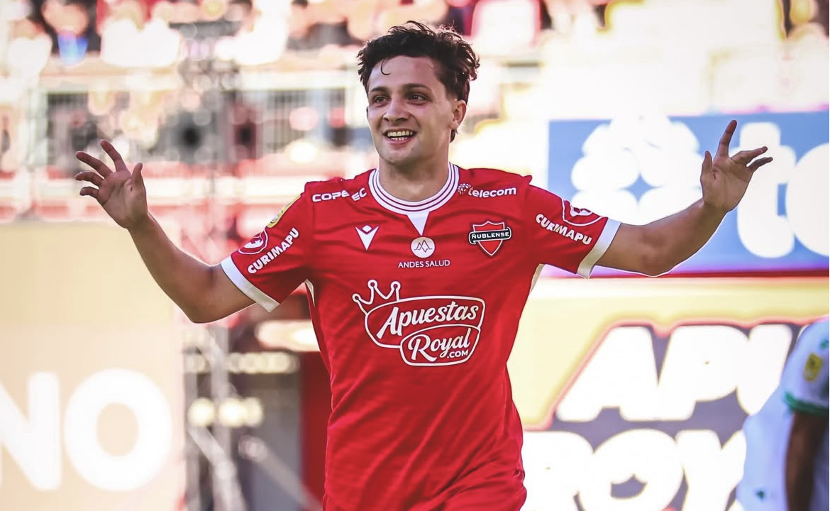 Ignacio Tapia celebró su gol con el que Ñublense ganó con lo justo al Audax
