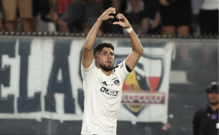 Maximiliano Romero celebró su gol con el que Colo-Colo embolsó su victoria ante La Calera sobre el final.