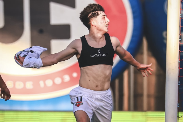 Lucas Molina celebró el gol con el que Ñublense derrotó a domicilio a La Calera.