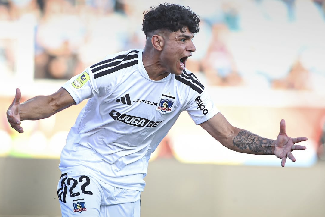 Claudio Aquino celebró el único gol con el que Colo-Colo triunfó ante O'Higgins en Rancagua.