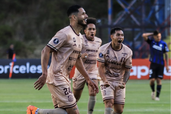 Eric Ramírez celebró el primer gol con el que Carabobo eliminó a Huachipato de la Libertadores.