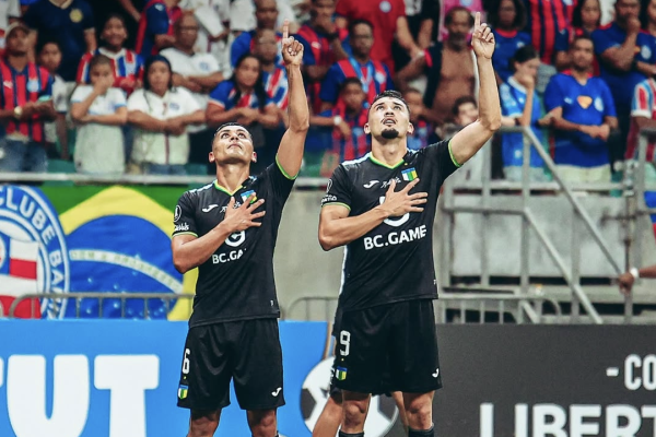 Luis Pavez y Arnaldo Castillo celebraron el gol con el que empataron el marcador global y con el que O'Higgins sacó por penales a Bahía de la Libertadores.