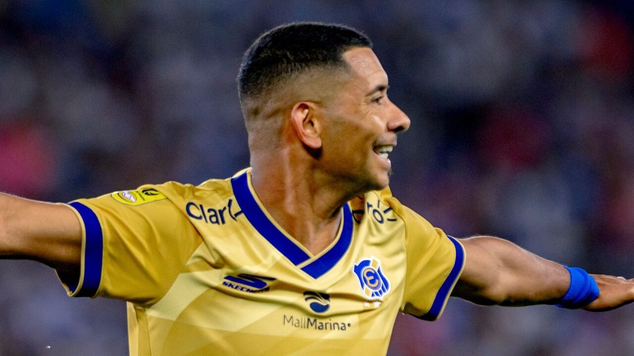 Cristián Palacios volvió a anotar, pero no fue suficiente para los viñamarinos ya que Universidsd Católica logró empatar frente a Everton 2 a 2.