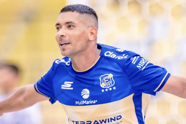 Cristián Palacios anotó el único gol con el que Everton bajó al líder Limache.