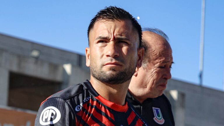 Jean Meneses hoy fue titular en el partido donde Limache goleó a La Calera y es líder.