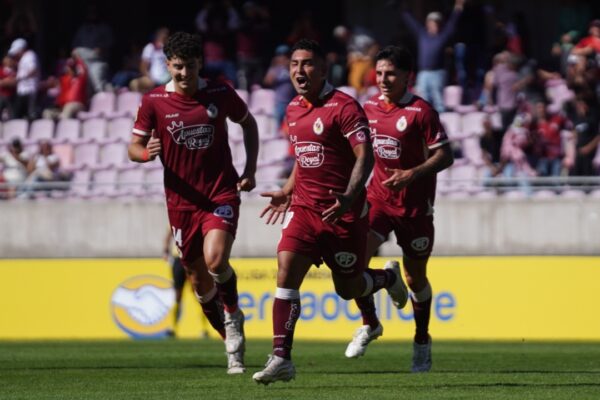Jeisson Vargas anotó el único gol del partido con el que La Serena venció a Everton en La Portada.